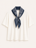 T-shirt con foulard blu