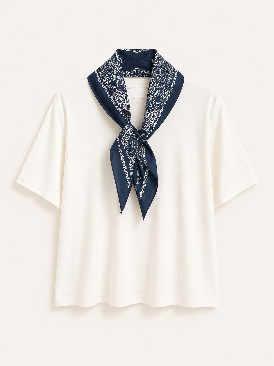 T-shirt con foulard blu