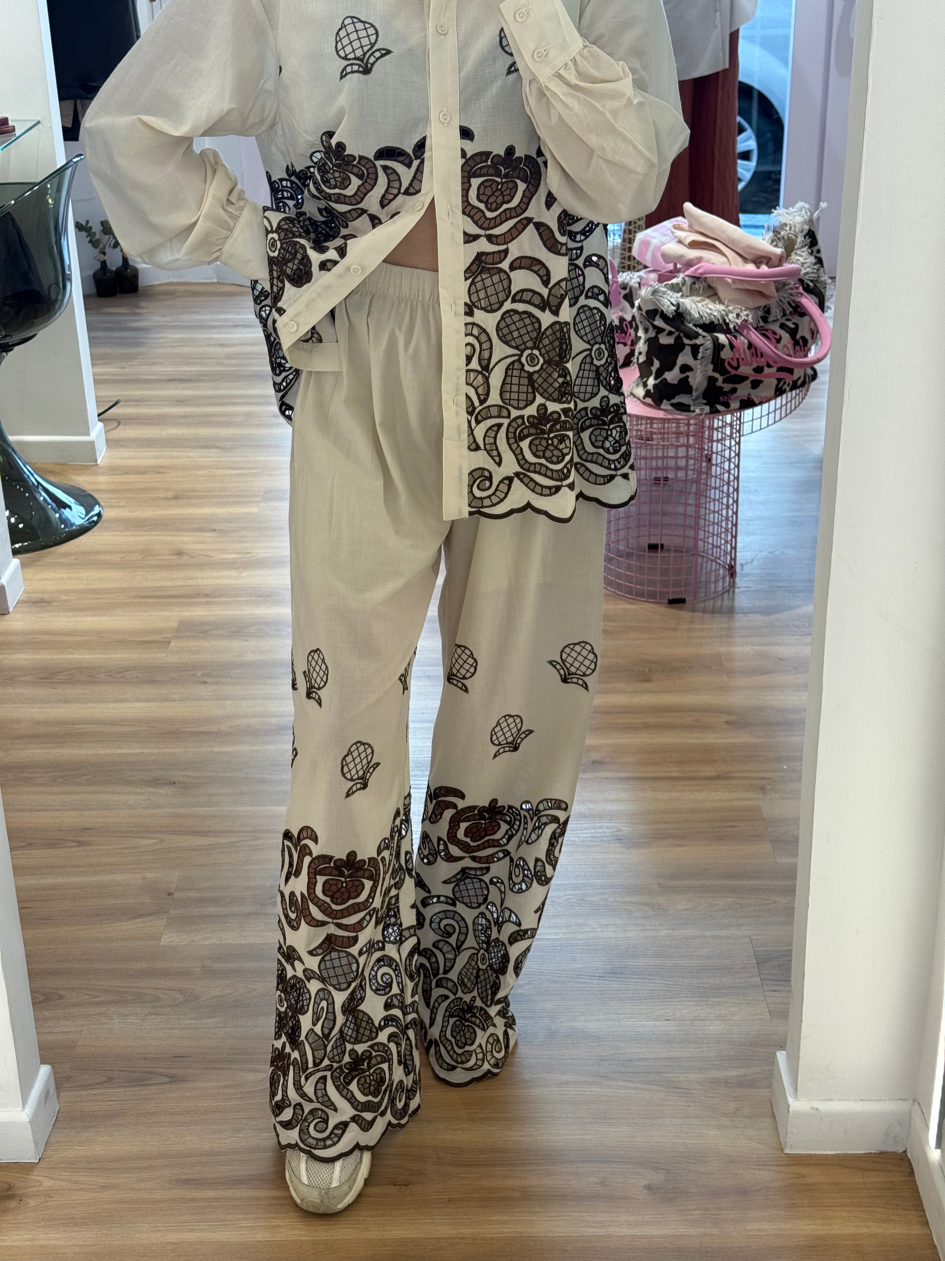 Pantalone sabbia ricami
